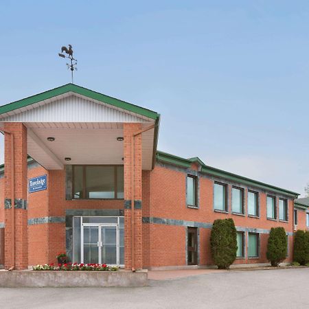 Travelodge By Wyndham Rigaud Zewnętrze zdjęcie