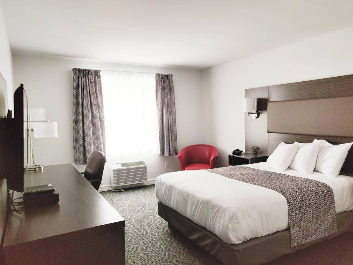 Travelodge By Wyndham Rigaud Zewnętrze zdjęcie