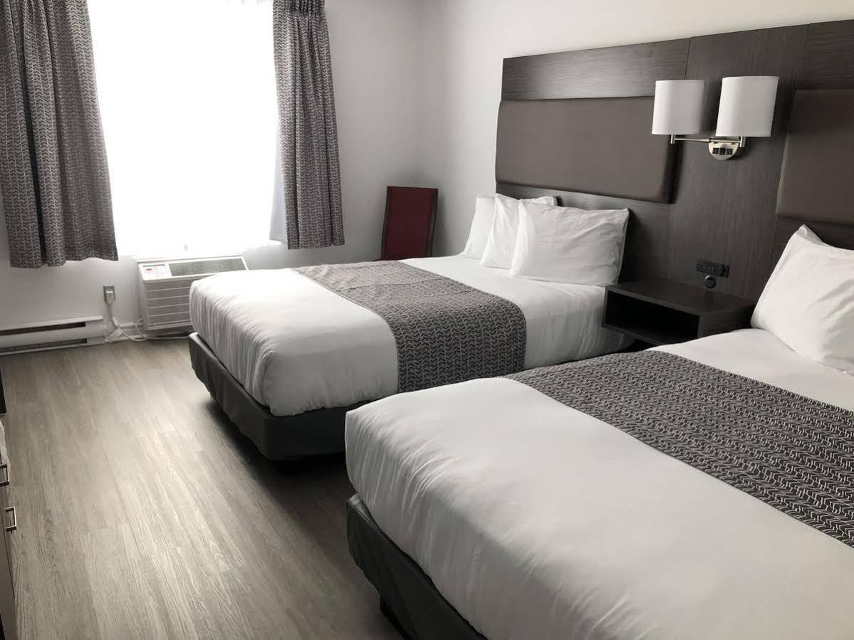 Travelodge By Wyndham Rigaud Zewnętrze zdjęcie