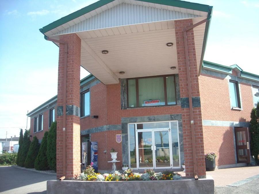 Travelodge By Wyndham Rigaud Zewnętrze zdjęcie