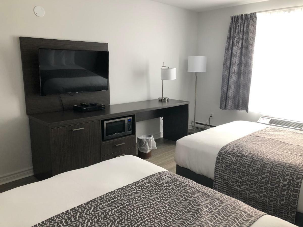 Travelodge By Wyndham Rigaud Zewnętrze zdjęcie